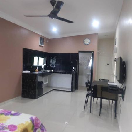 Yasmeen Studio Roomstay Kijal - Room 1 - For Two Person Islam Guest Only Exteriér fotografie
